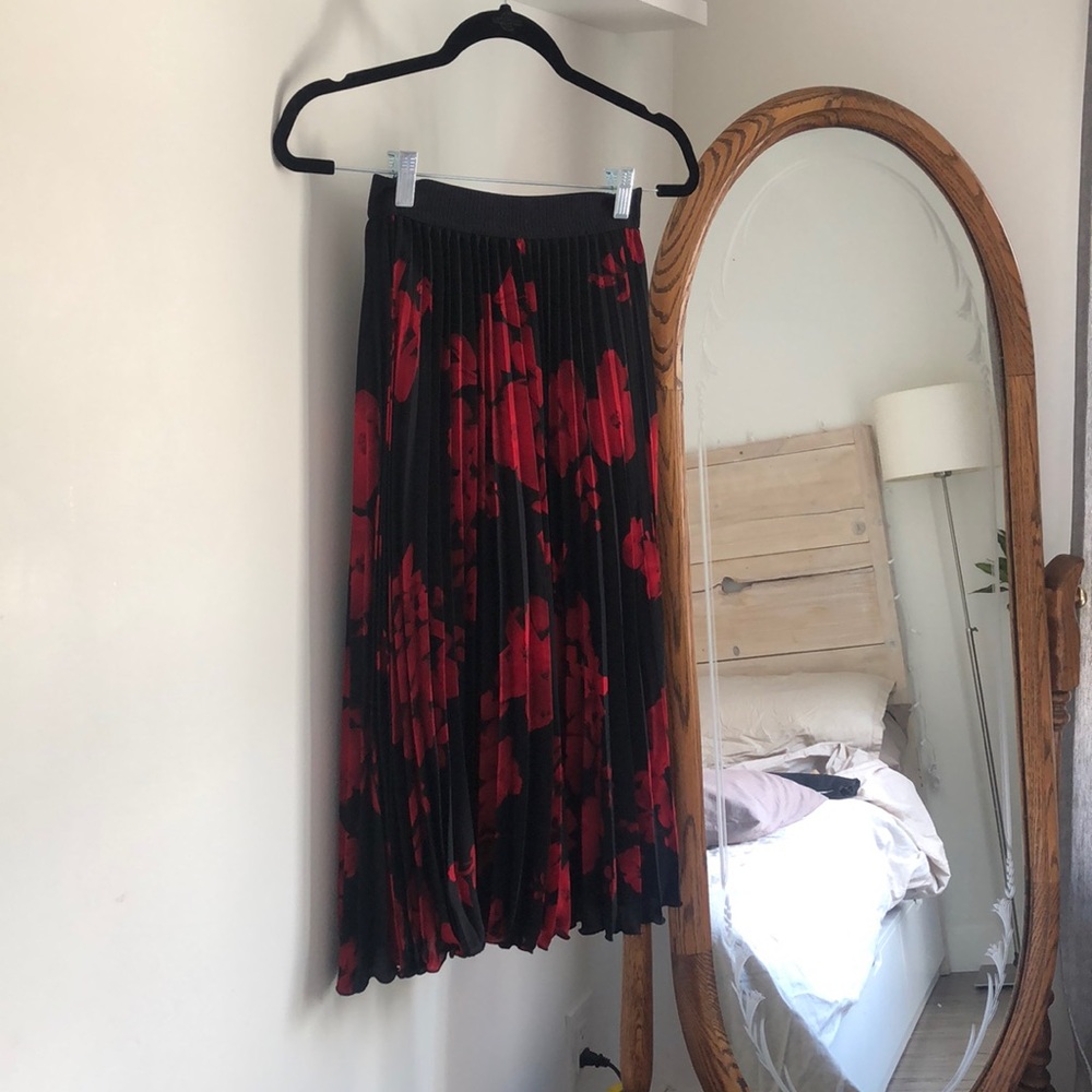 H&M Midi Pleated Skirt